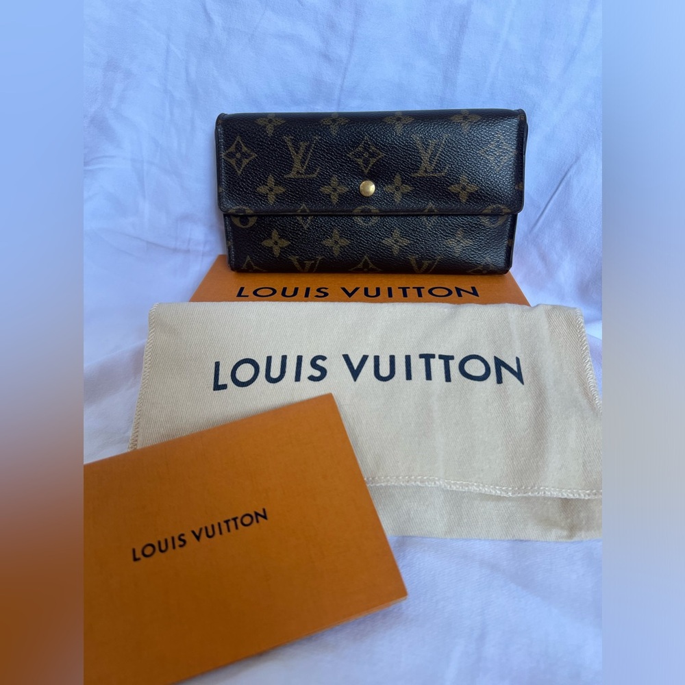 Louis Vuitton Authentic Porte Tresor Tri-fold Wallet